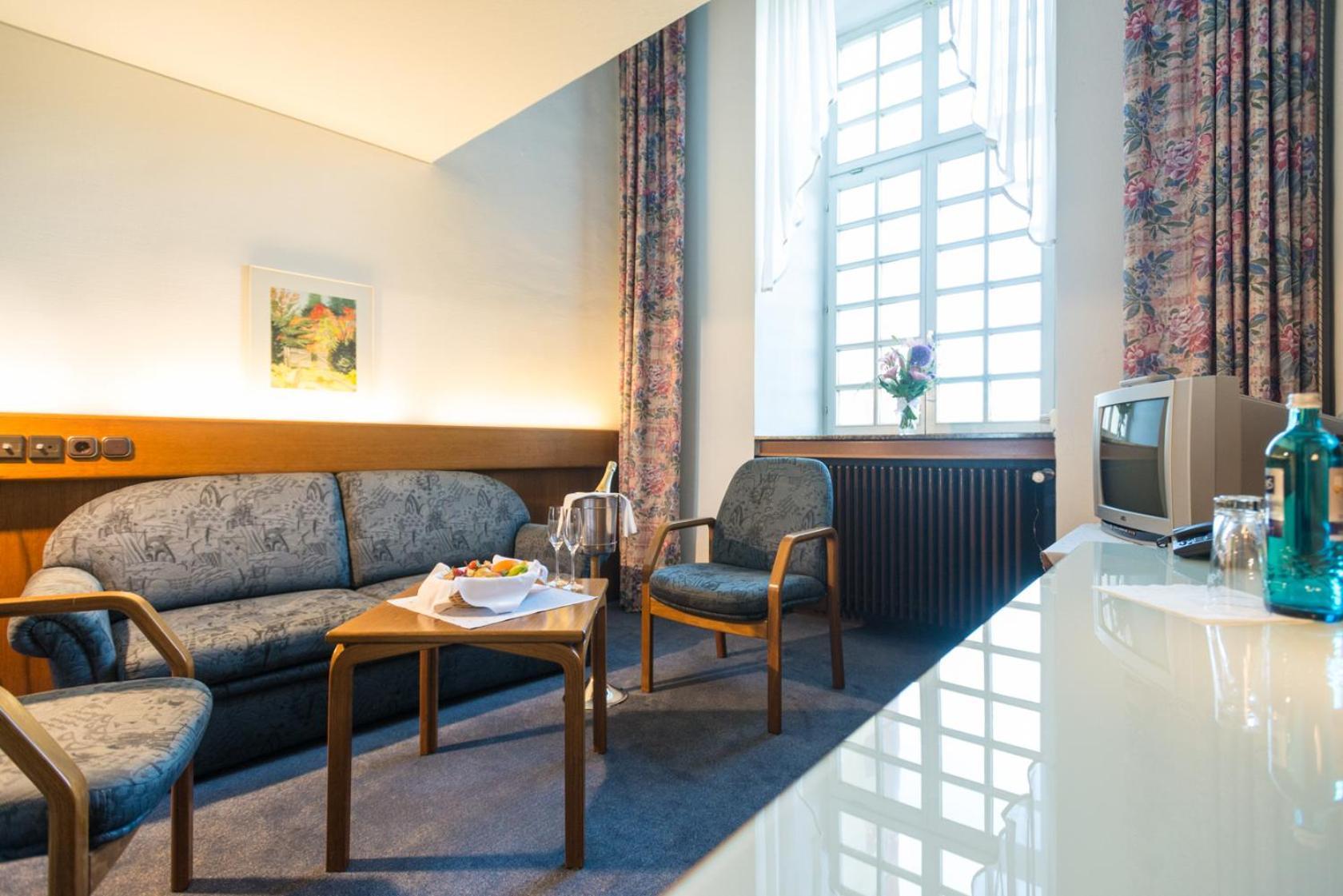 Schlosshotel Вайльбург Экстерьер фото