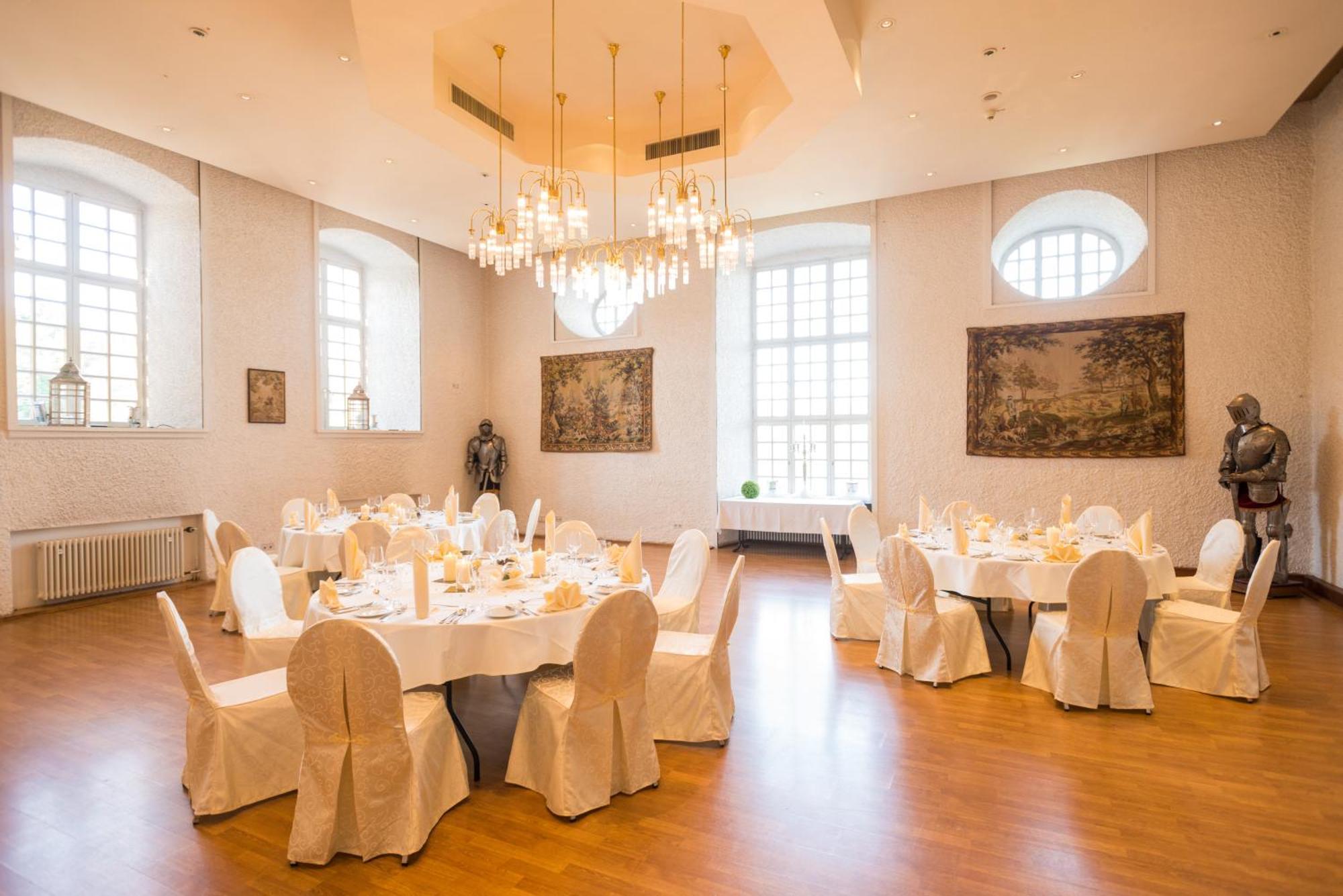Schlosshotel Вайльбург Экстерьер фото